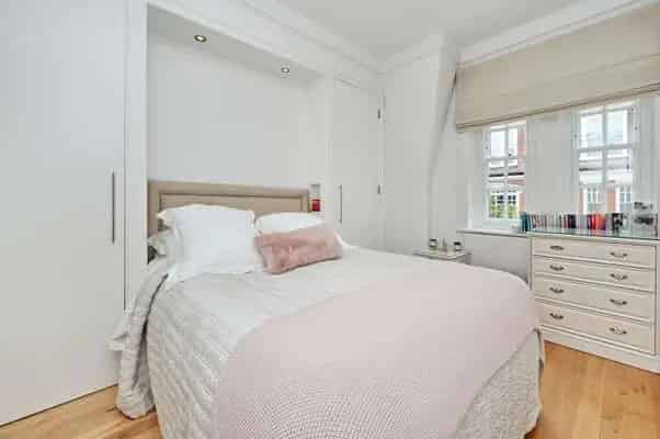 Chelsea Apartment 2 Beds, Communal Gardens
