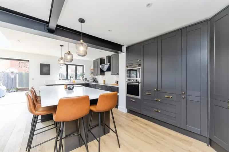 4 Bed House with Extended Kitchen and 2 En-Suites