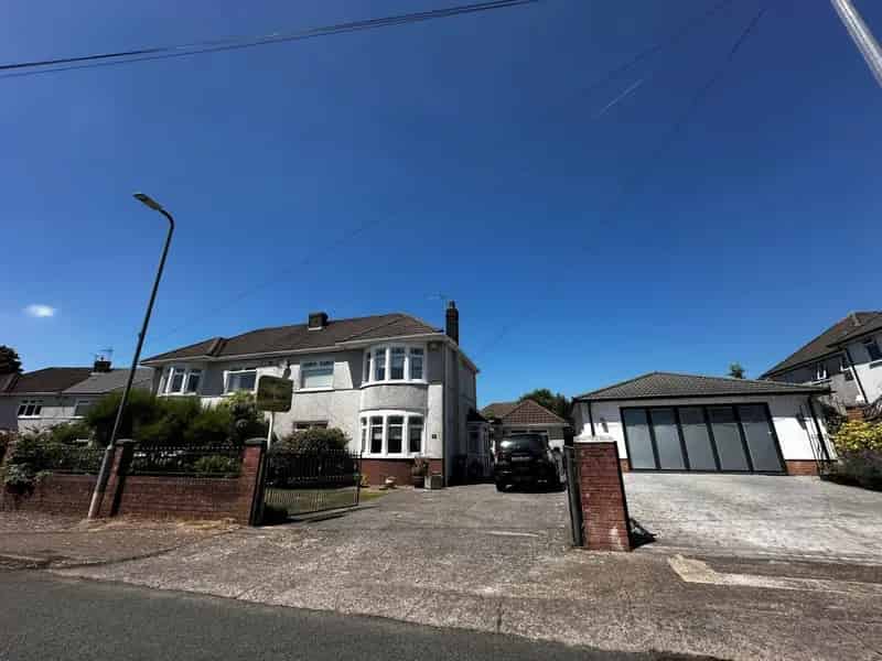 3 Bedroom House in Llanrumney Extended Semi-Detached