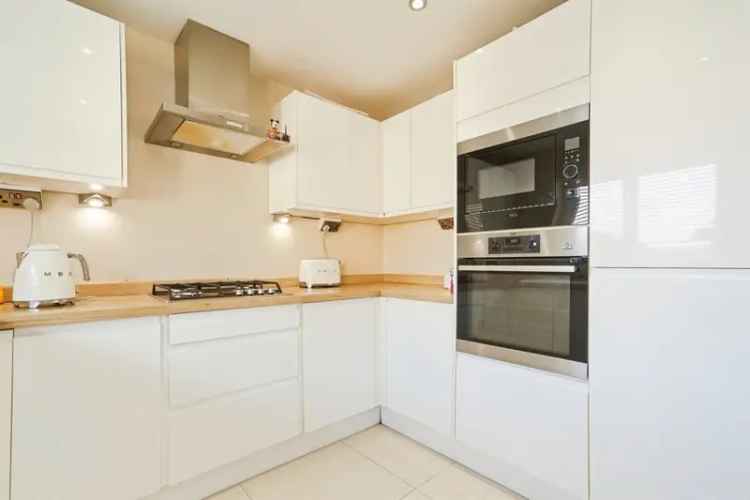 3 Bed Semi-Detached House in Baildon