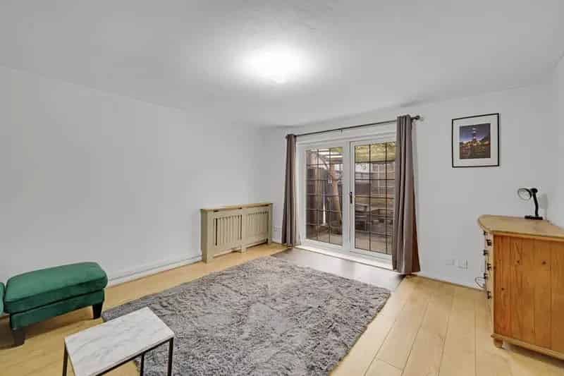 3 Bedroom Semi-Detached House to Rent Beckton E6