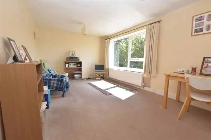One Bedroom Plus Study Apartment in Weetwood Leeds