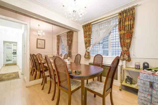 3 Bedroom Apartment Portman Square London