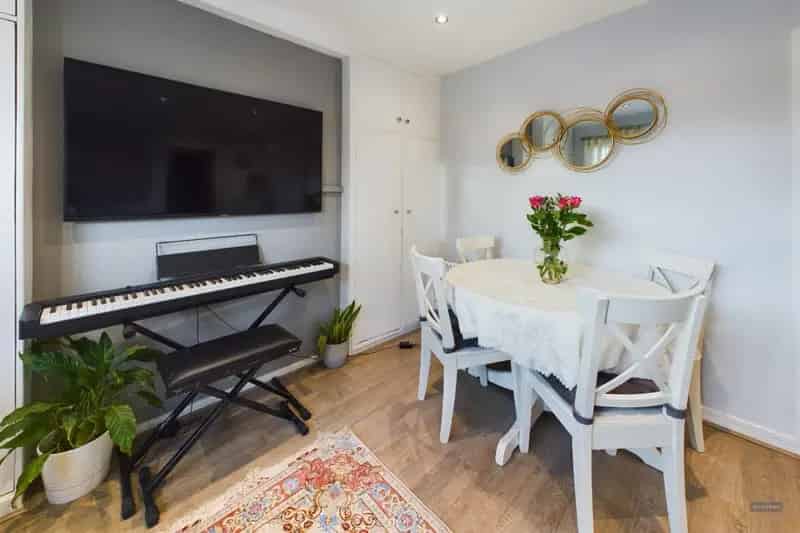 1 Bedroom Flat For Sale Near Kew Bridge