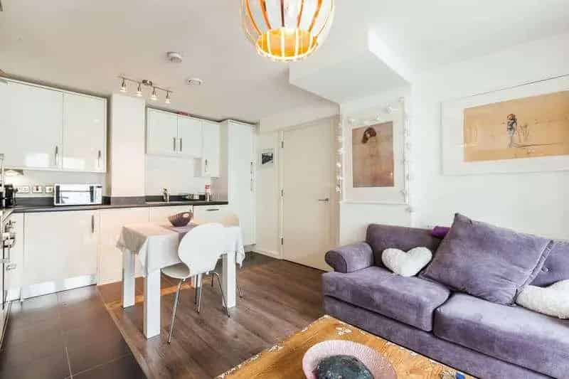 2 Bed Flat for Sale near Victoria Park