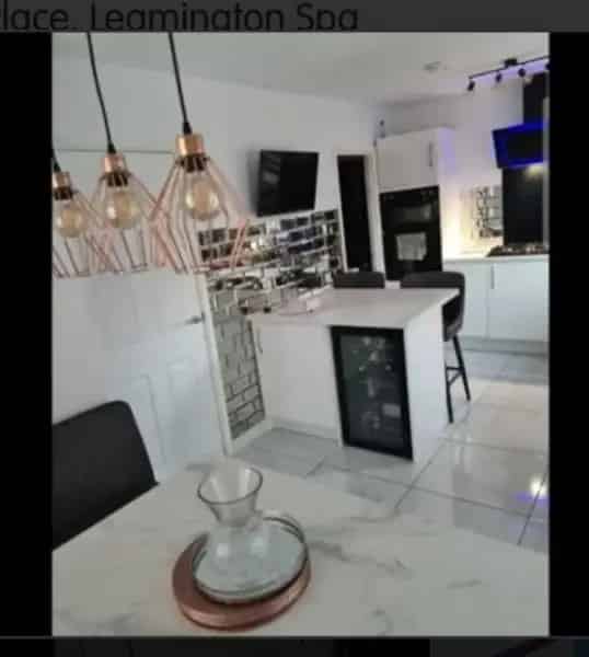 Huge 4 Bedroom 4 Bathroom House with Beautiful Kitchen and Garden