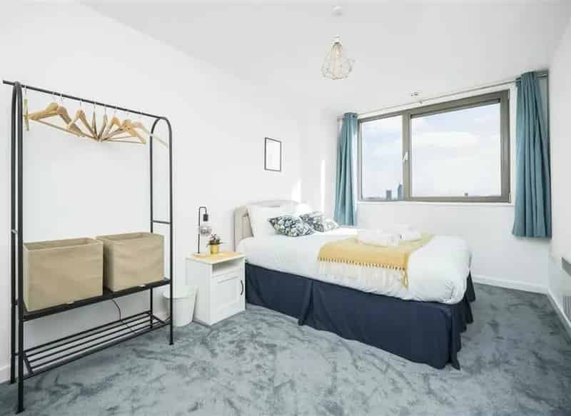 Two Bedroom Home Near Whitechapel Station