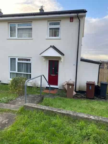 3 Bedroom House with Large Garden