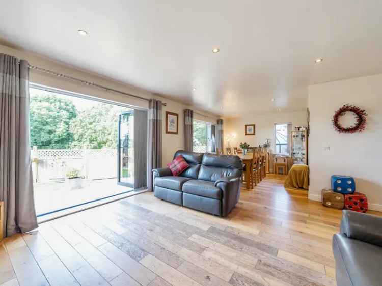 Bungalow For Sale in Wakefield, England