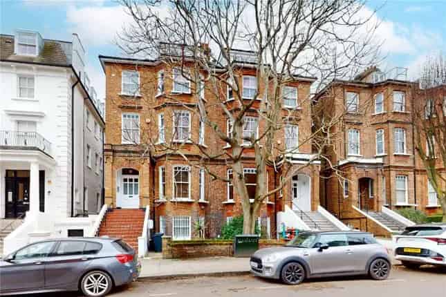 Four Bedroom Family Apartment Near Belsize Park