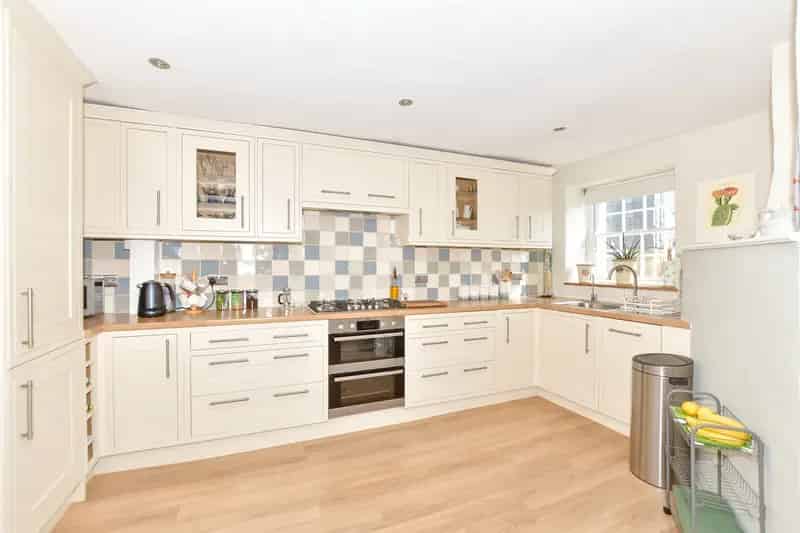 4 Bedroom Detached House for Sale in Hythe, Kent