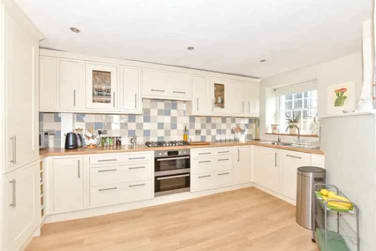 4 Bedroom Detached House for Sale in Hythe, Kent