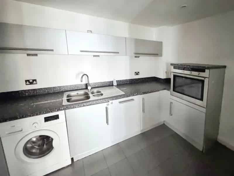 2 Bed Cardiff Bay Apartment Marina Views Allocated Parking