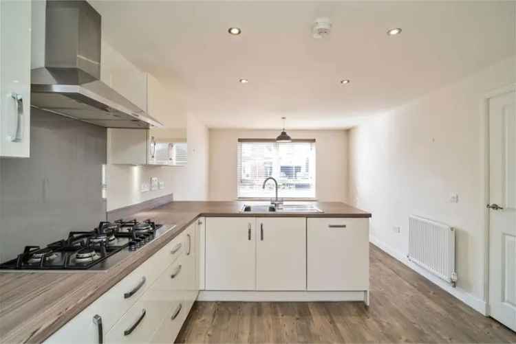 4 Bed Detached House with 2 Reception Rooms Near Edinburgh