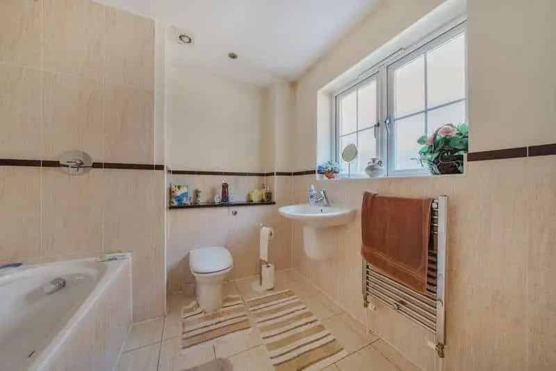 5 Bed House for Sale in Taplow