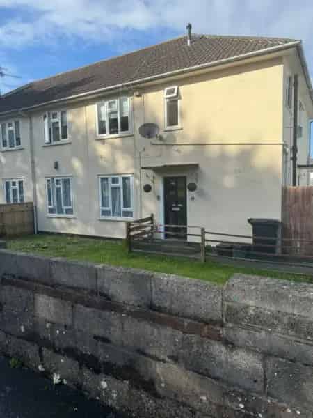 Large 2-Bedroom Flat with Garden and Parking