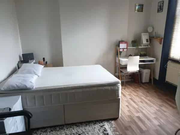 Large 1st Floor 1 Bed Flat Near Earls Court Underground
