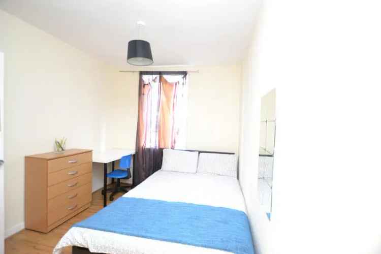 1 Bedroom Flat Share Bow E3 - Fitted Kitchen & Bathroom