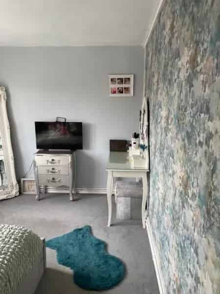 Large 2 Bed Multi Storey Flat