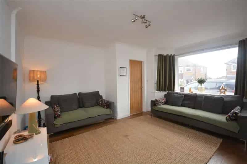 Extended 3 Bed Semi Detached House Moortown