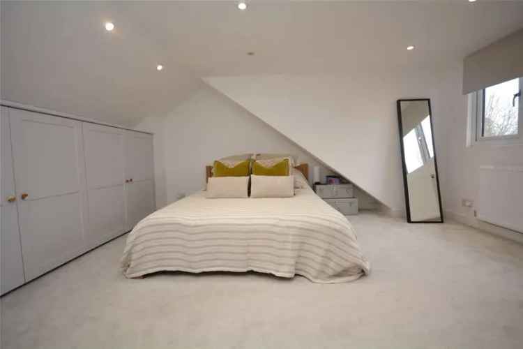 House For Sale in Leeds, England