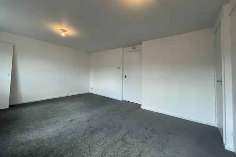 Modern Studio Flat Single Occupancy EPC D Council Tax A
