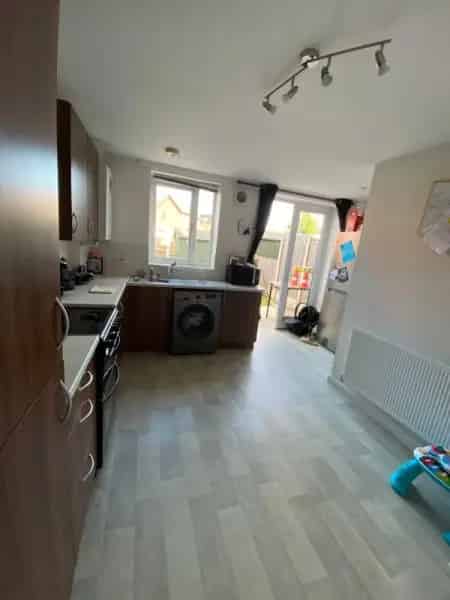 Semi Detached House Elworth Large Rooms Parking Garden