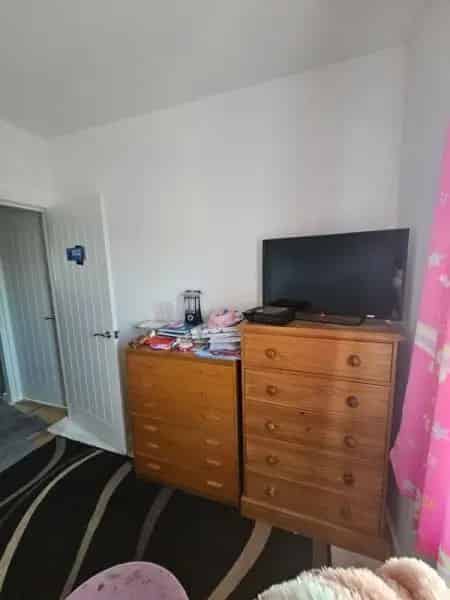 New Build House Near Poole - Spacious Bedrooms & Downstairs Toilet