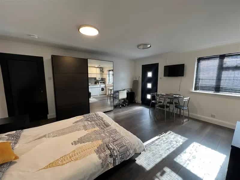 0 Bedroom Studio House to Rent in Hendon