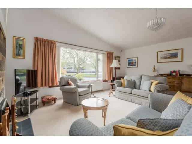 3 Bedroom Detached Bungalow for Sale in Kilmacolm