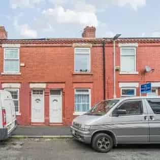 2 Bedroom Terrace House Manchester 41m² Close to Transport