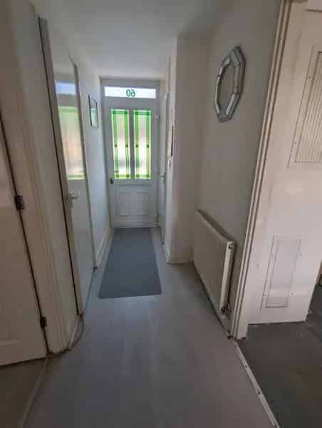 3 Bed House Near Town Centre Schools Shops Parking