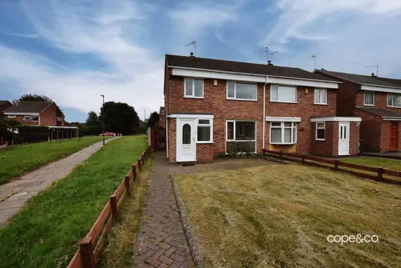 3 Bedroom Semi-Detached House to Rent