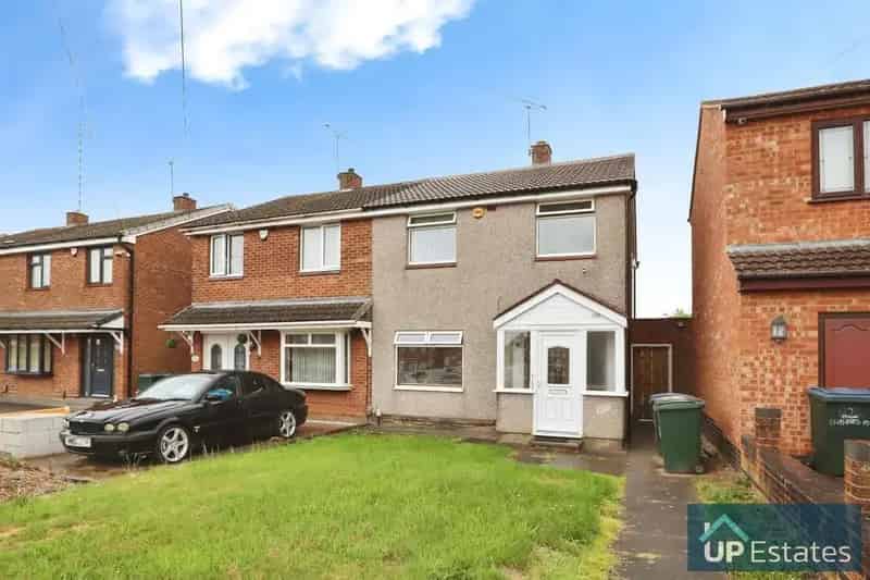 3 Bedroom Semi-Detached House to Rent