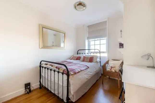 Flat to rent in Holland Park Avenue, Holland Park, London W11