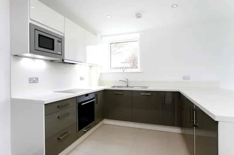 2 Bedroom Apartment to Rent in Emerald Square