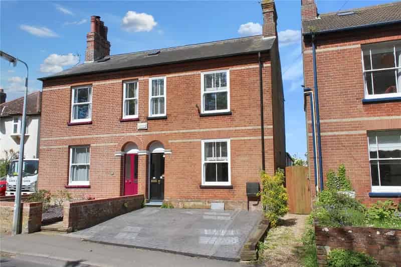 2 Bedroom House Kessingland Period Cottage with Garden and Parking