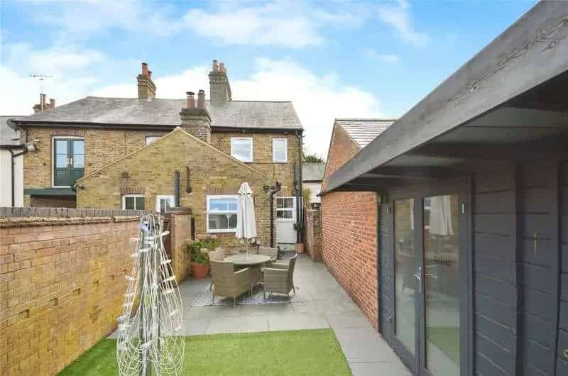 2 Bed House for Sale Aston Clinton Village Location