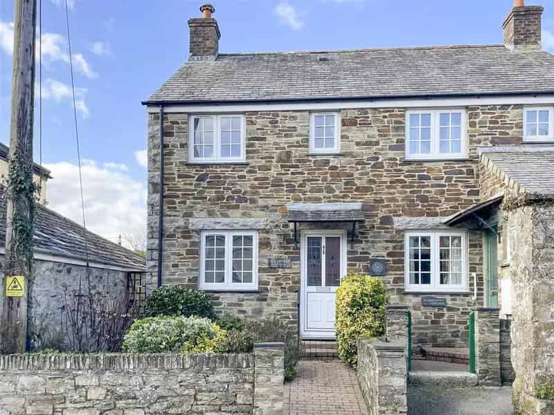 2 Bedroom Cottage for Sale in Mylor Bridge for Over 55s