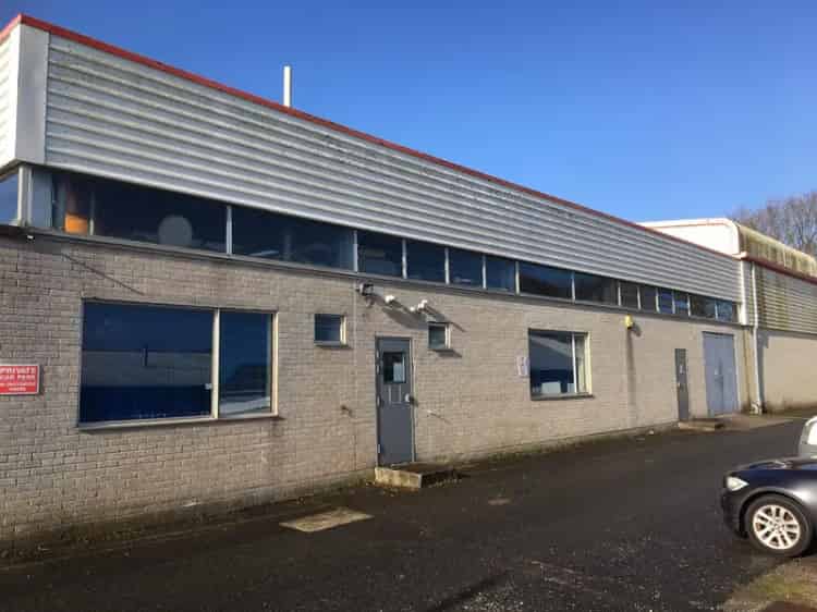 5674 SqFt High Eaves Warehouse with 6 Parking Spaces