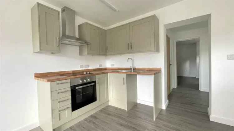 1 Bedroom Flat for Sale  Beautifully Refurbished Ground Floor Flat with Parking
