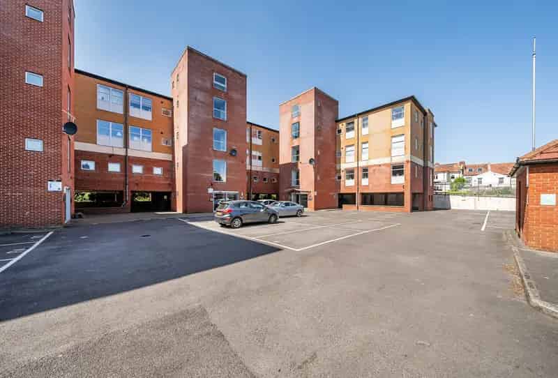 2 Bedroom Flat for Sale - Modern Living with Parking