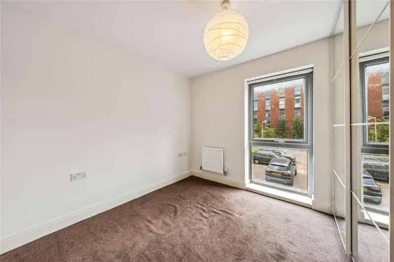 2 Bed Flat for Sale in Tooting Near Earlsfield Station