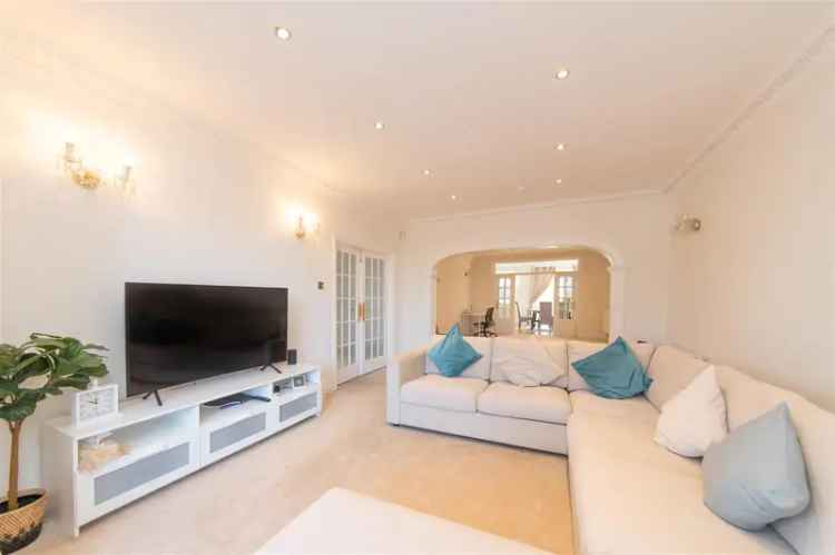 6 Bedroom Detached House for Rent in London