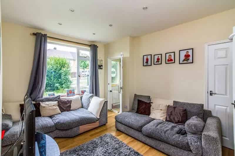 2 Bedroom Semi Detached House Sheffield S5