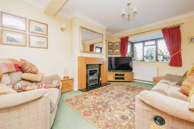 4 Bed Family Home with Garage and Gardens
