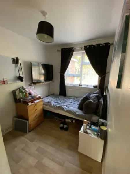 3-Bed Ground Floor Flat Assured Tenancy Near Shortlands Station