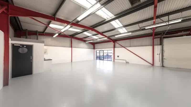 Slough Trading Estate Unit: 3 Parking, Roller Shutter, Amenities