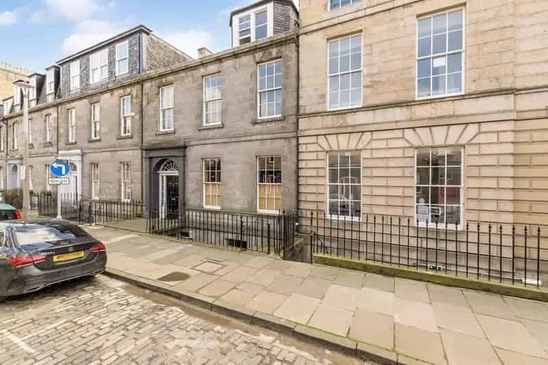 2 Bedroom Garden Flat for Sale in Edinburgh's New Town