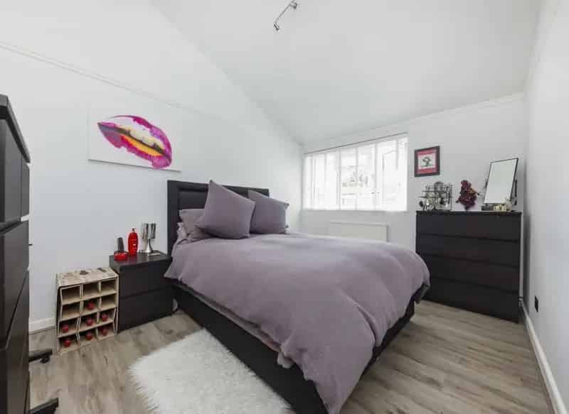 One Bedroom Apartment High Standard Modern Kitchen Walk In Wardrobe